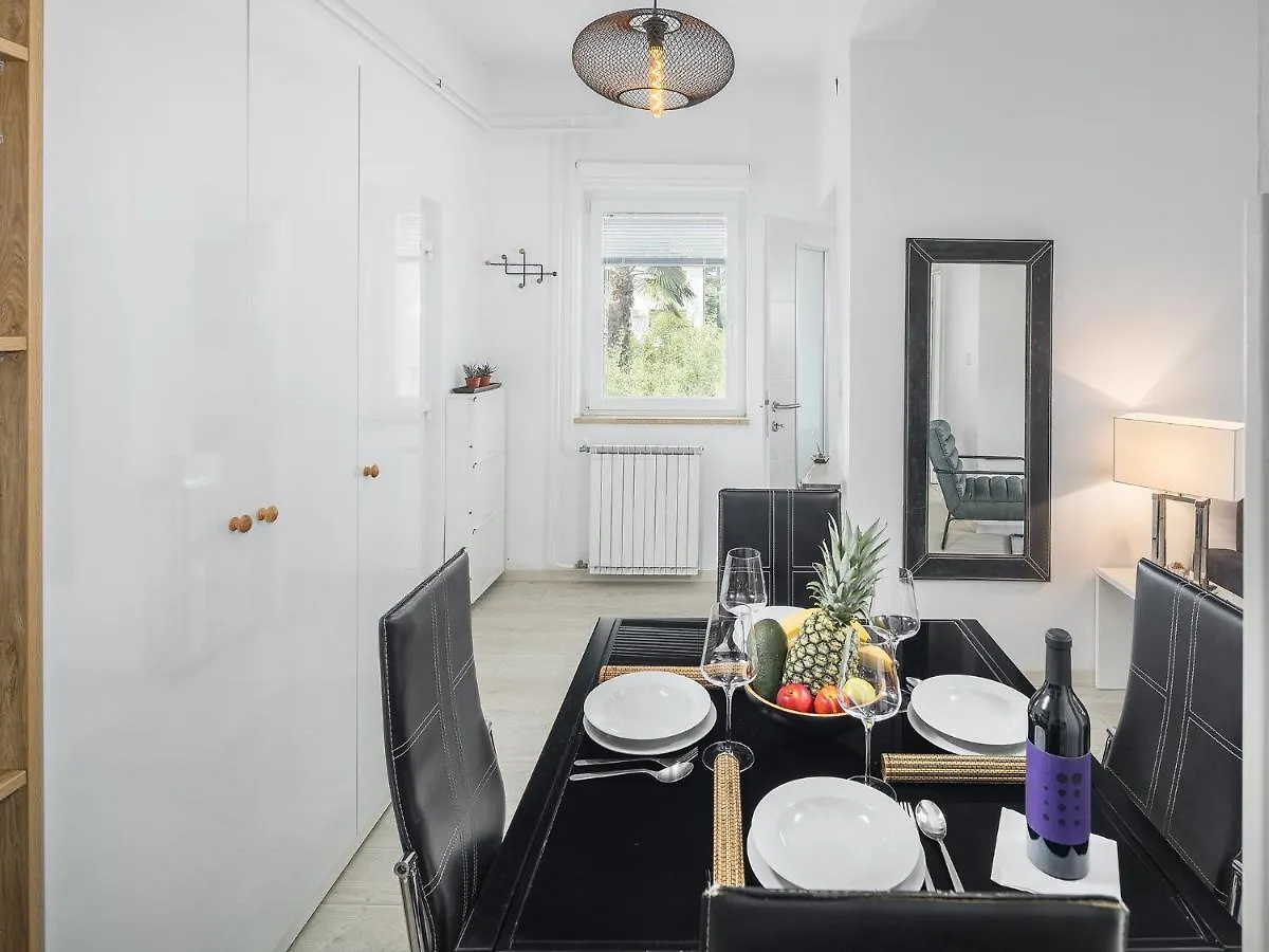 Apartments Aida Porec 0*,